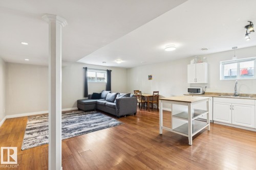 11118 72 Avenue, Edmonton, AB - Indoor