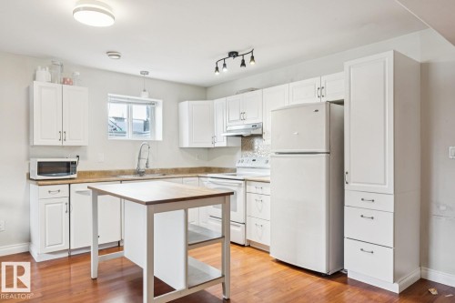 11118 72 Avenue, Edmonton, AB - Indoor Photo Showing Kitchen