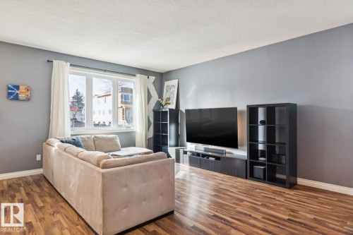 11118 72 Avenue, Edmonton, AB - Indoor Photo Showing Living Room