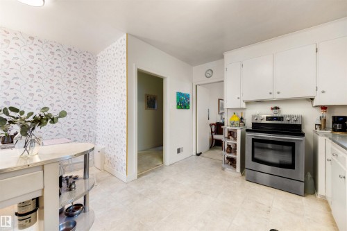 13882 Ravine Drive, Edmonton, AB - Indoor Photo Showing Kitchen