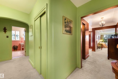 13882 Ravine Drive, Edmonton, AB - Indoor Photo Showing Other Room