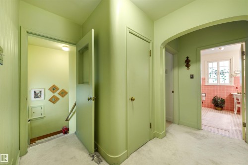 13882 Ravine Drive, Edmonton, AB - Indoor Photo Showing Other Room