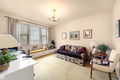 13882 Ravine Drive, Edmonton, AB - Indoor Photo Showing Living Room