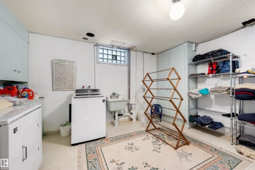 13882 Ravine Drive, Edmonton, AB - Indoor Photo Showing Laundry Room