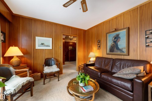 13882 Ravine Drive, Edmonton, AB - Indoor Photo Showing Living Room