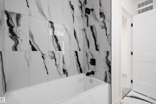 8319 81Ave, Edmonton, AB - Indoor Photo Showing Bathroom