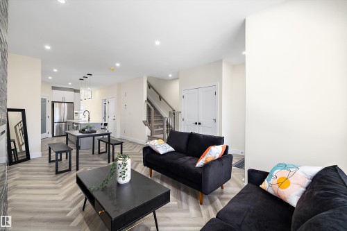 8319 81Ave, Edmonton, AB - Indoor Photo Showing Living Room