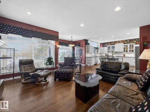 116 Twin Brooks Cove, Edmonton, AB - Indoor Photo Showing Living Room