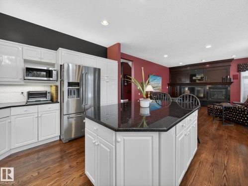 116 Twin Brooks Cove, Edmonton, AB - Indoor Photo Showing Kitchen