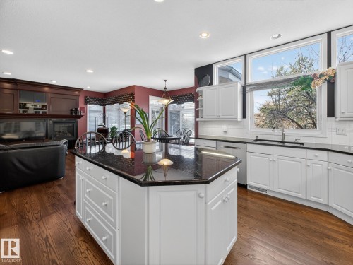 116 Twin Brooks Cove, Edmonton, AB - Indoor Photo Showing Kitchen