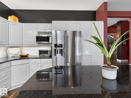 116 Twin Brooks Cove, Edmonton, AB - Indoor Photo Showing Kitchen