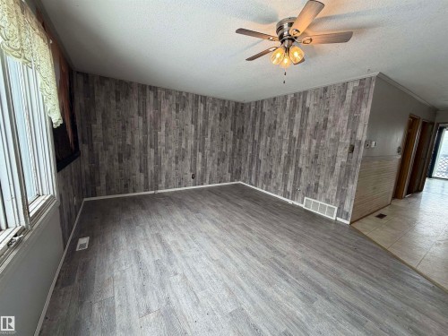 4847 50 Avenue, Sangudo, AB - Indoor Photo Showing Other Room