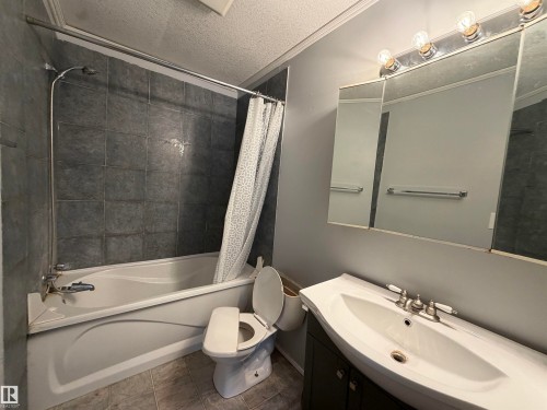 4847 50 Avenue, Sangudo, AB - Indoor Photo Showing Bathroom
