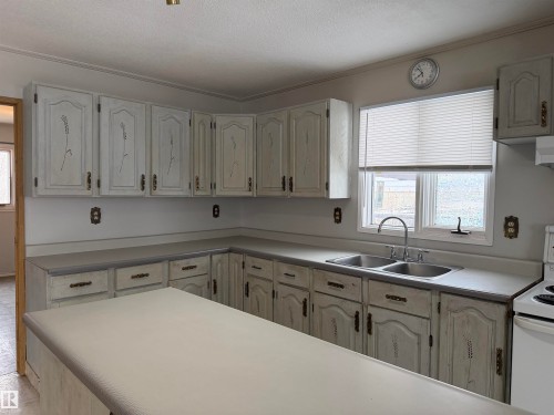 4847 50 Avenue, Sangudo, AB - Indoor Photo Showing Kitchen With Double Sink