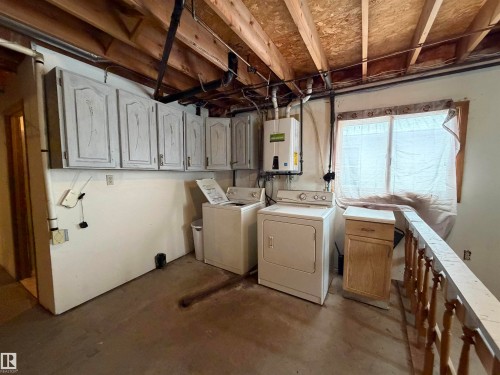 4847 50 Avenue, Sangudo, AB - Indoor Photo Showing Laundry Room