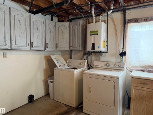 4847 50 Avenue, Sangudo, AB - Indoor Photo Showing Laundry Room