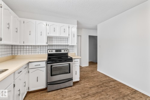 3119 144 Avenue, Edmonton, AB - Indoor Photo Showing Kitchen