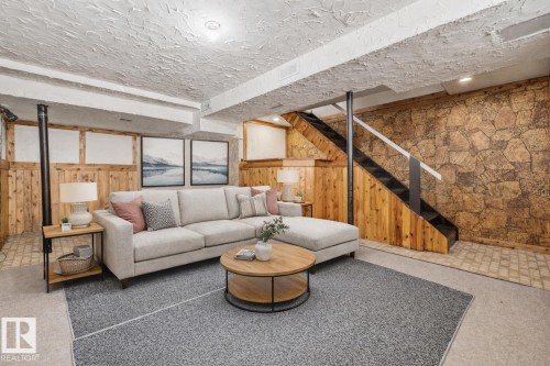 3119 144 Avenue, Edmonton, AB - Indoor Photo Showing Living Room