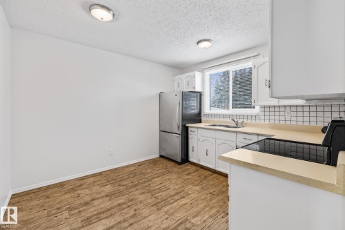 3119 144 Avenue, Edmonton, AB - Indoor Photo Showing Kitchen