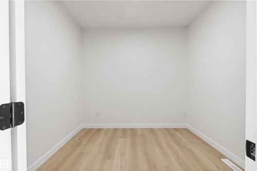 3331 Chickadee Drive, Edmonton, AB - Indoor Photo Showing Other Room