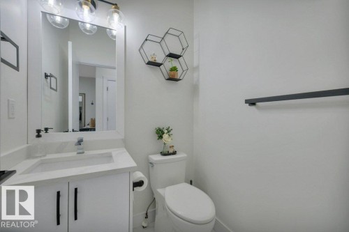 1232 Eaton Lane, Edmonton, AB - Indoor Photo Showing Bathroom
