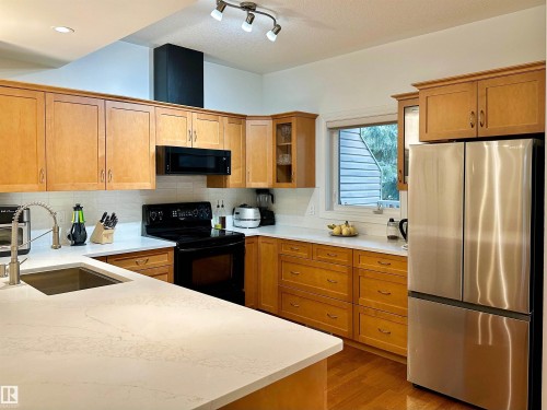 41 903 Rutherford Road, Edmonton, AB - Indoor Photo Showing Kitchen