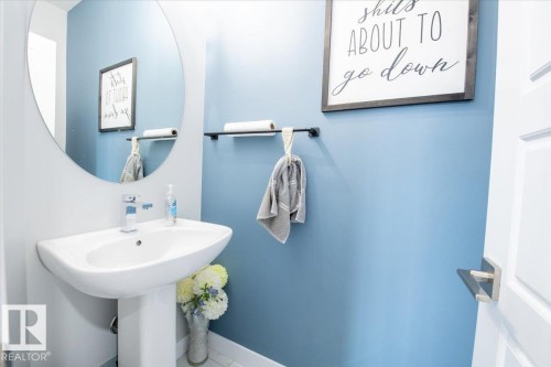 1035 Berg Place, Leduc, AB - Indoor Photo Showing Bathroom