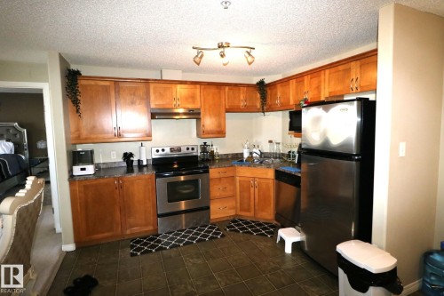 1118 330 Clareview Station Drive, Edmonton, AB - Indoor Photo Showing Kitchen