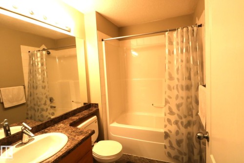 1118 330 Clareview Station Drive, Edmonton, AB - Indoor Photo Showing Bathroom