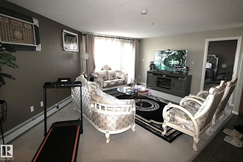 1118 330 Clareview Station Drive, Edmonton, AB - Indoor Photo Showing Living Room
