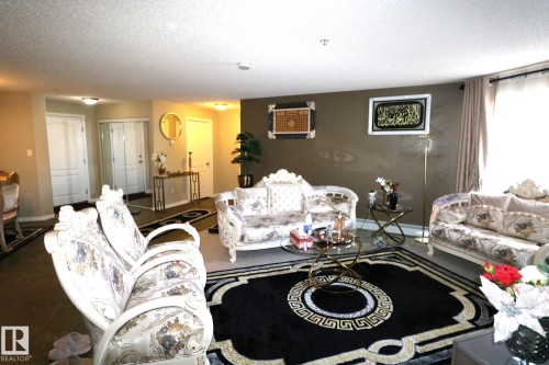 1118 330 Clareview Station Drive, Edmonton, AB - Indoor Photo Showing Living Room