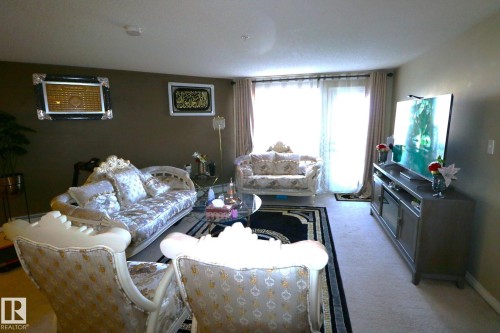 1118 330 Clareview Station Drive, Edmonton, AB - Indoor Photo Showing Living Room