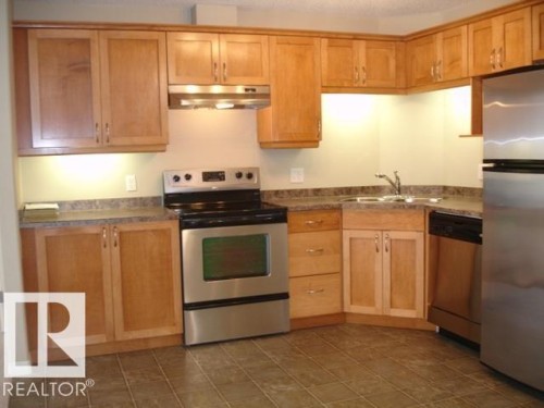 1204 330 Clareview Station Drive, Edmonton, AB - Indoor Photo Showing Kitchen