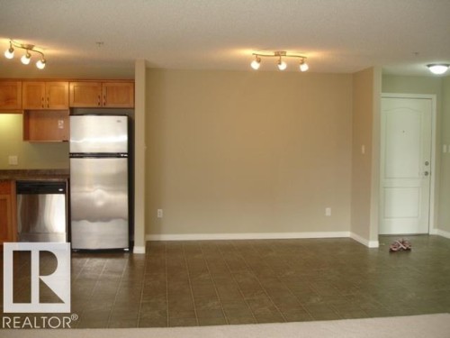 1204 330 Clareview Station Drive, Edmonton, AB - Indoor Photo Showing Kitchen