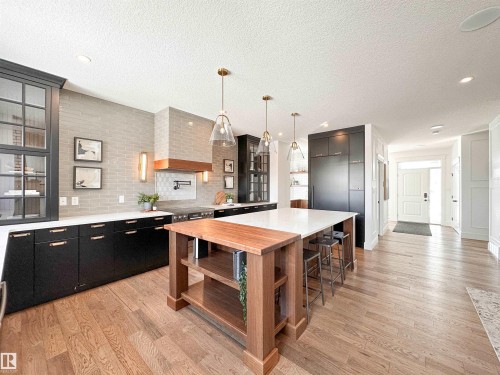 7 Jubilation Drive, St. Albert, AB - Indoor Photo Showing Kitchen With Upgraded Kitchen