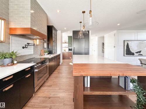 7 Jubilation Drive, St. Albert, AB - Indoor Photo Showing Kitchen With Upgraded Kitchen