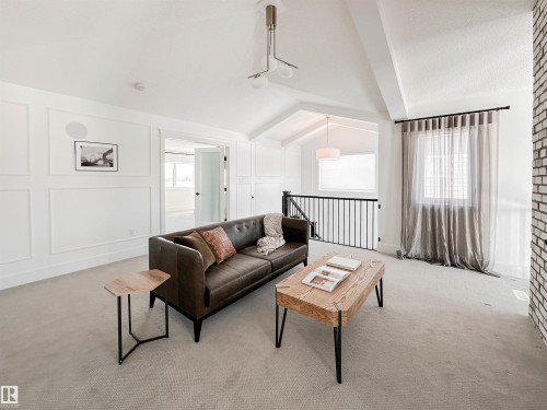 7 Jubilation Drive, St. Albert, AB - Indoor Photo Showing Living Room