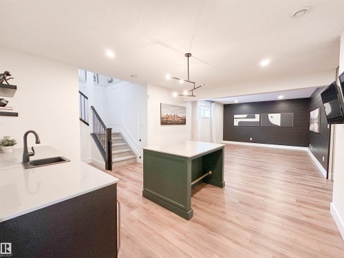 7 Jubilation Drive, St. Albert, AB - Indoor Photo Showing Kitchen With Upgraded Kitchen