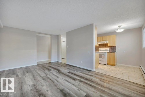 105 10149 83 Avenue, Edmonton, AB - Indoor Photo Showing Kitchen