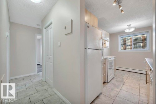 105 10149 83 Avenue, Edmonton, AB - Indoor Photo Showing Kitchen