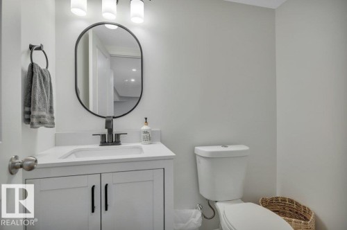 20936 95 Avenue, Edmonton, AB - Indoor Photo Showing Bathroom