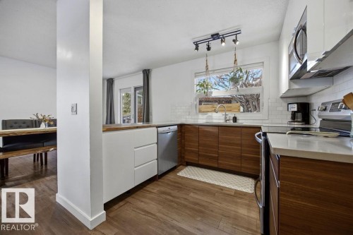 8816 25A Avenue, Edmonton, AB - Indoor Photo Showing Kitchen