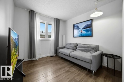 8816 25A Avenue, Edmonton, AB - Indoor Photo Showing Living Room