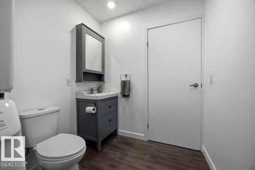 8816 25A Avenue, Edmonton, AB - Indoor Photo Showing Bathroom