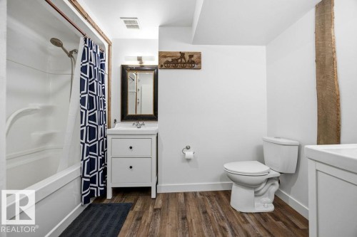 8816 25A Avenue, Edmonton, AB - Indoor Photo Showing Bathroom