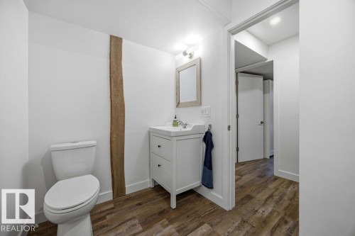 8816 25A Avenue, Edmonton, AB - Indoor Photo Showing Bathroom