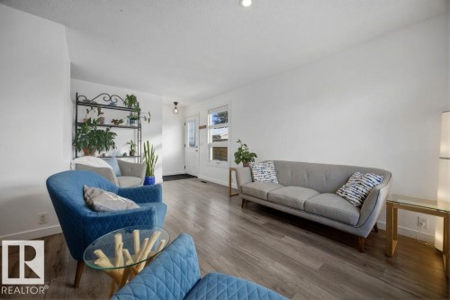 8816 25A Avenue, Edmonton, AB - Indoor Photo Showing Living Room