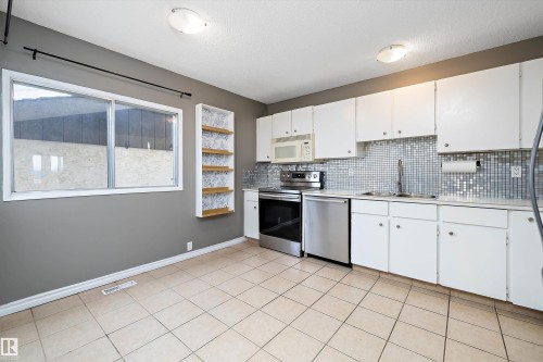 85 Forest Grove, St. Albert, AB - Indoor Photo Showing Kitchen