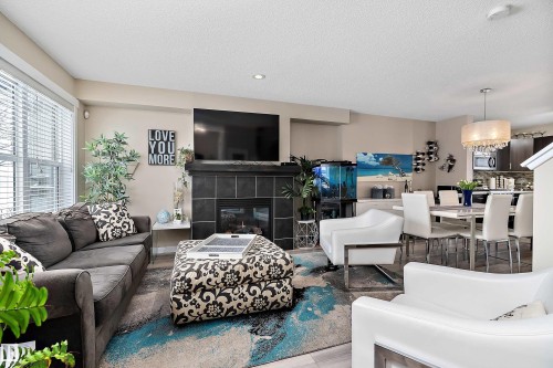 2914 18A Avenue, Edmonton, AB - Indoor Photo Showing Living Room