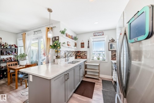 35 1391 Starling Drive, Edmonton, AB - Indoor Photo Showing Kitchen
